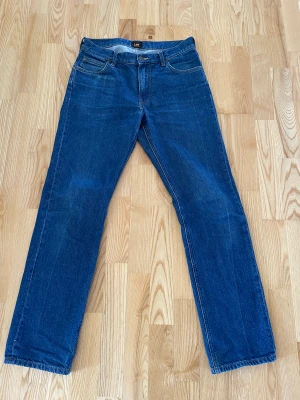 Lee West jeans 30/32 - West jeans storlek 30/32. Sitter straight. Säljes pga för små. 