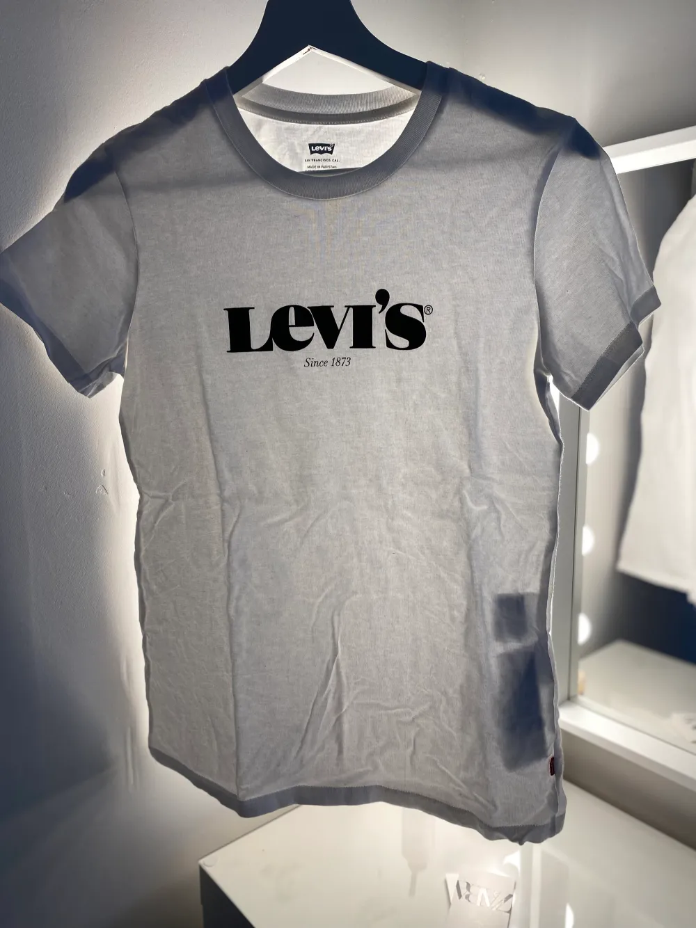 Helt ny tröja från Levis aldrig använd. T-shirts.