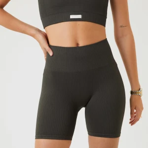 Björn Borg seamless rib shorts - Säljer Björn Borgs "Sthlm Seamless Rib Shorts" i färgen prat, vilket är en mörkgrön superfin färg. Helt oanvända. Nypris 399 och jag säljer de för 250kr, pris kan diskuteras. Storlek L-XL 💕