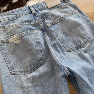 Jättefina Stockholms stil högmidjade jeans från pull&bear, ger kroppen en fin ⌛️form 💗