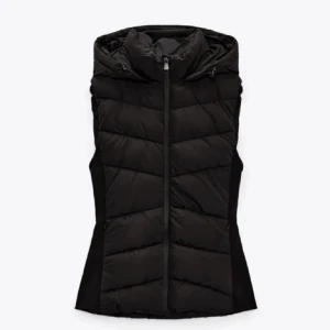 Zara väst xs/s - Zara väst har andvänt fåtal gånger kankse 3-4 ggr, bra skick och ren. Säljer de. Här västen då för att den va för liten när ja köpte den. Kontakta för fler bilder. Pris kan diskuteras❤️