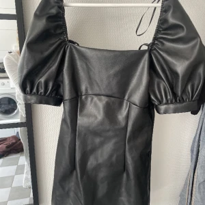 Klänning - En klänning som aldrig blivit använd 