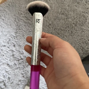 RT borste - Fint skick, säljs för använder aldrig❤️tror inte borste finns kvar, contor borste💗