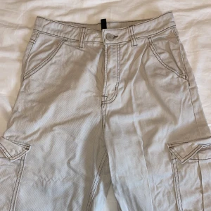 Cargobyxor - Jättefina byxor från hm som inte kommer till användning. St 34 men passar mig som brukar ha 36, 38 