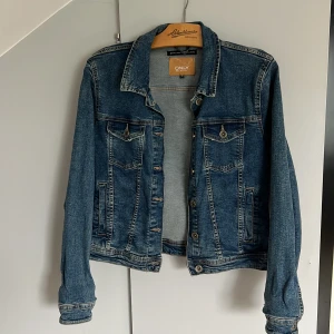 jeansjacka  - Jeansjacka från Only, storlek 38🍁