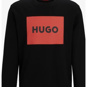 hugo boss tröja  - har en hugo boss tröja, använd några gånger 500 eller bud köpt för 1000kr