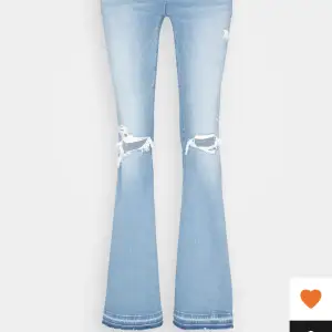 Söker dessa två, American Eagle jeans i storlek 0(25)xS. Zadig Voltaire meduim vintag i färgen på bilden. Kan betala bra