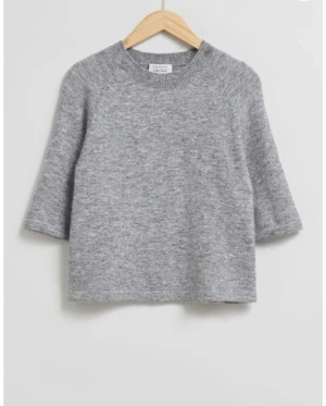 And other stories - Jeg søker etter disse Knit t-shortsene fra and other stories, i str xs. Enten grå eller beige:)