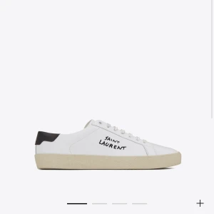 Saint Laurent sneakers - Saint Laurent sneakers, knappt använda då de inte passar mig. Nypris ca 7500💕 storlek 38! Skriv för egna bilder. 
