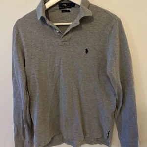 Ralph Lauren tröja  - Sjukt snygg tröja från Ralph Lauren. Säljer pga för liten. Storlek S men passar M. Hör av er vid frågor