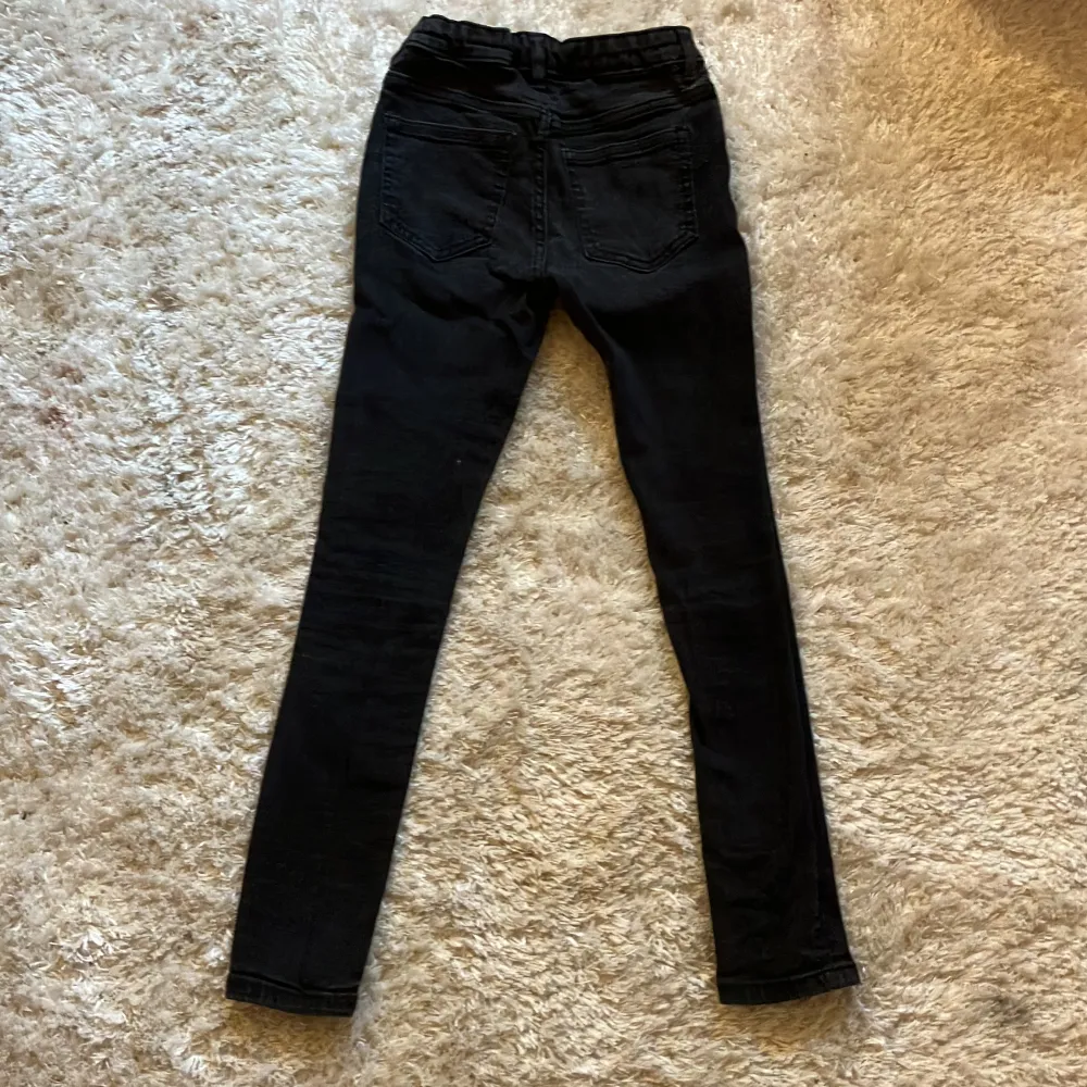 Svarta super fina skinnys😻. Jeans & Byxor.