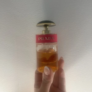 Prada parfym - Prada Candy, använd men mycket kvar