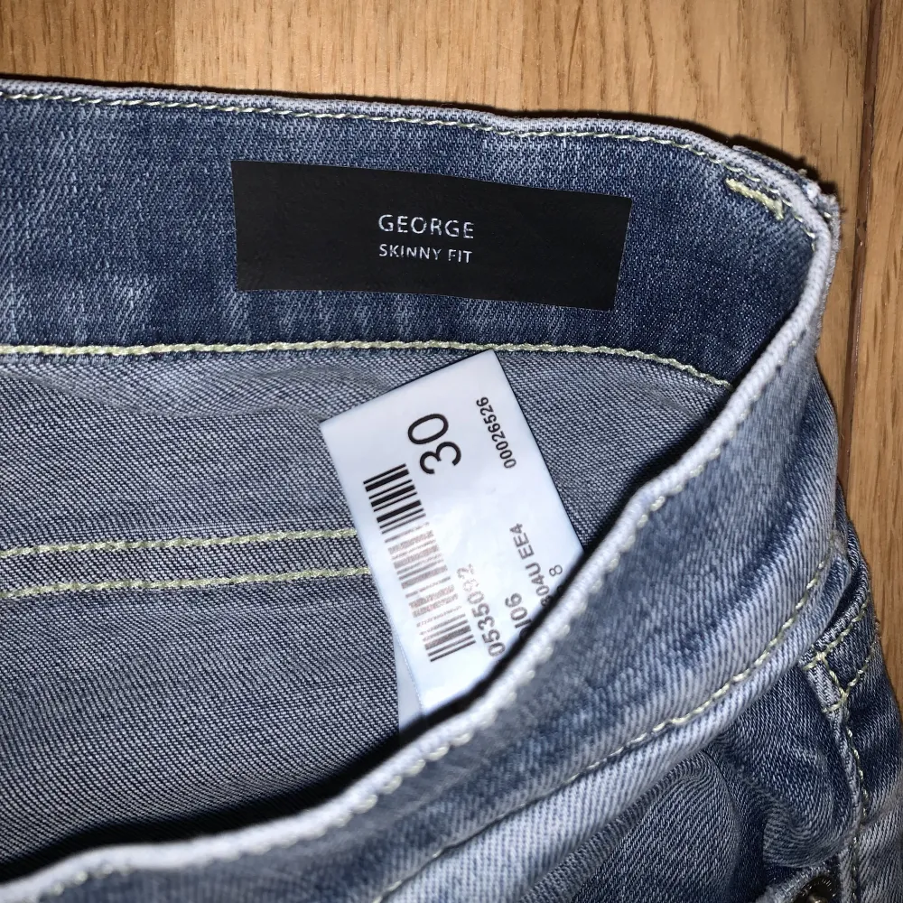Nästan helt oanvända dondup jeans i modellen George. Kan köpas billigare vid snabb affär!. Jeans & Byxor.