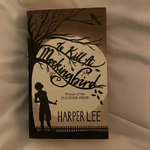 To kill a mockingbird - Säljer min bok ”to kill a mockingbird”, på engelska. Ingen knäckt bokrygg💕