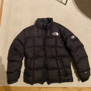 North face - North face lhotse. 10/10 skick. 3499 på north face hemsida. Storlek S passar mig som är 181cm. Pris kan diskuteras vid snabb affär😃