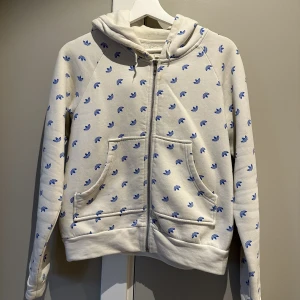 Adidas hoodie  - Storlek S 