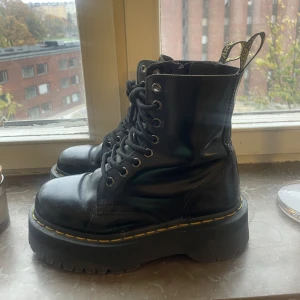 Dr.Martens  - Dr.martens i fint skick, använt sparsamt. Storlek 36, men formar sig efter fötterna så passar ev större storlek också. 