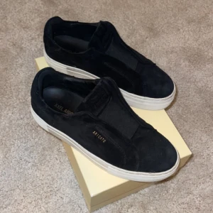 Arigato skor - Arigato skor använda sparsamt i endast 3 månader, fint skick men säljer pga har blivit för små, skriv för frågor eller prisförslag, nypris 2000kr