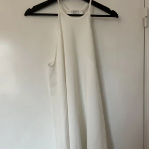 Klänning  - Vacker klänning med tunna band 