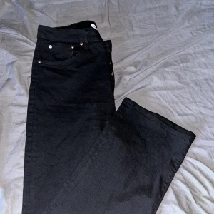 Jeans  - Säljer dessa snygga woodbird jeans, använd endast 2 gånger pågrund av att dom är för korta för mig. storleken är 30 och längden 35 