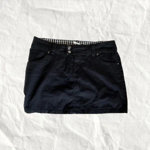 Minikjol - Skriv för storlek, har inte hunnit kolla ännu. Säkert en 38,40 eller 42🖤 