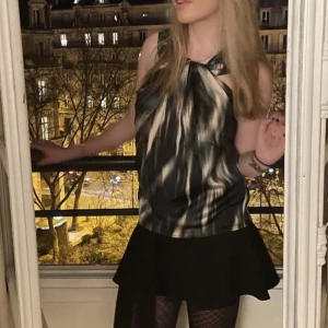 Halterneck topp hm - Såå cool tröja från hm! Fin som festtopp!✨✨✨