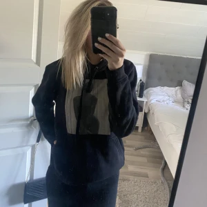 The cool elephant  - Jättefin hoodie som jag inte får användning av, väldigt bra skick. Nypris 599kr💞