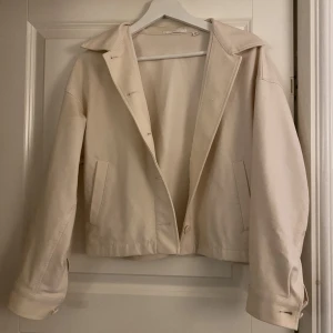 Kort kappa💕 - Nyskick bara använd fåtal gånger 🥰