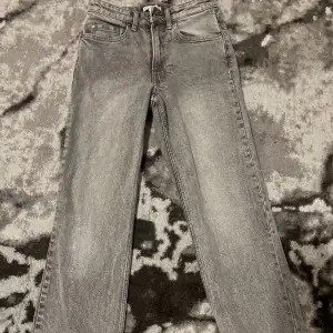 straight gråa hm jeans ny skick! 