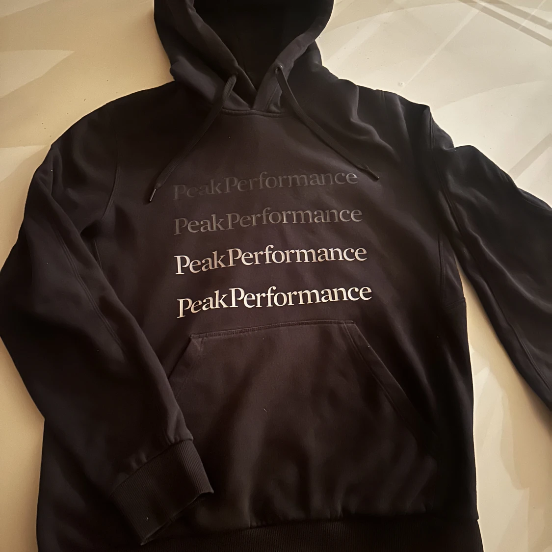 Peak Performance hoodie svart 