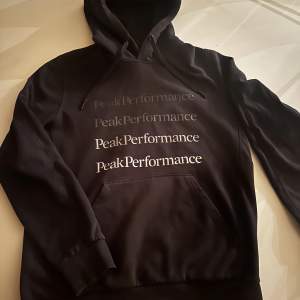 Peak Performance hoodie. Svart  Storlek S