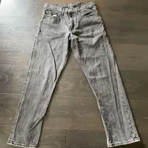 Säljer mina Vailent jeans då de blivit för små. Inga tydiga defekter och skulle tro att de passar killar som är 160-170.