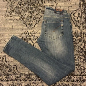 Dondup George  - Riktigt fina Dondup jeans i storlek 33. Hör av dig vid funderingar!