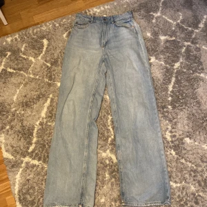 Jeans - Ett par fina hm jeans utan defekter☺️👍🏻skriv för mer info