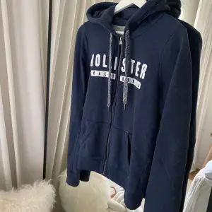 Zip-tröja från hollister i storlek M