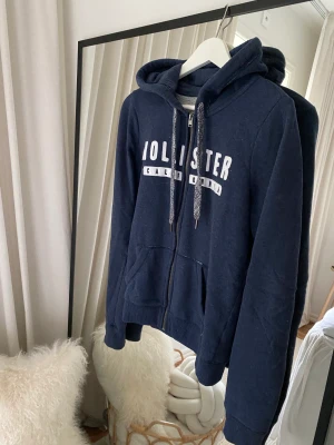 Hollister  - Zip-tröja från hollister i storlek M
