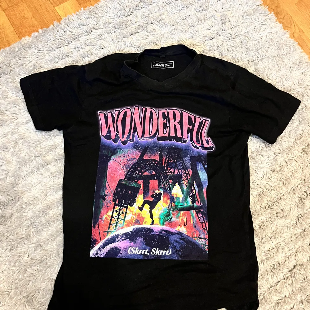 Travis scott t shit skick 10/10. T-shirts.