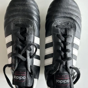 Adidas Copa Mundial - Säljer mina fotbollsskor som är i nyskick då jag slutat lira.