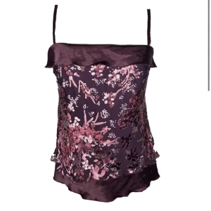 Supergulligt blommigt linne - Finns att köpa på jealoussecondhand.com