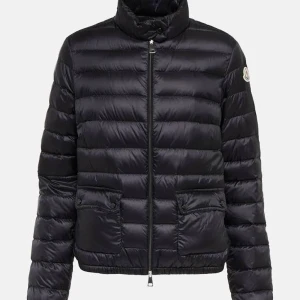 Moncler Lans jacka🙌🏼💗 - såå fin Lans jacka från Moncler. 💘damstorlek 1 passar xs-s. Äkta! qr-kod finns😇 nypris 9755kr💓 obs dragkedjan är lite seg men fungerar🙌🏼 lite sliten vid armhålan men inget som syns när man använder den❤️ LETAR EFTER SNABB AFFÄR😊