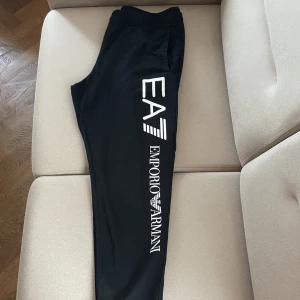 Emporio Armani mjukisbyxor - Nyskick, köpta för 700kr