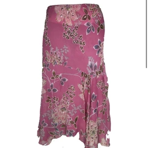 Sommar kjol - Finns att köpa på jealoussecondhand.com