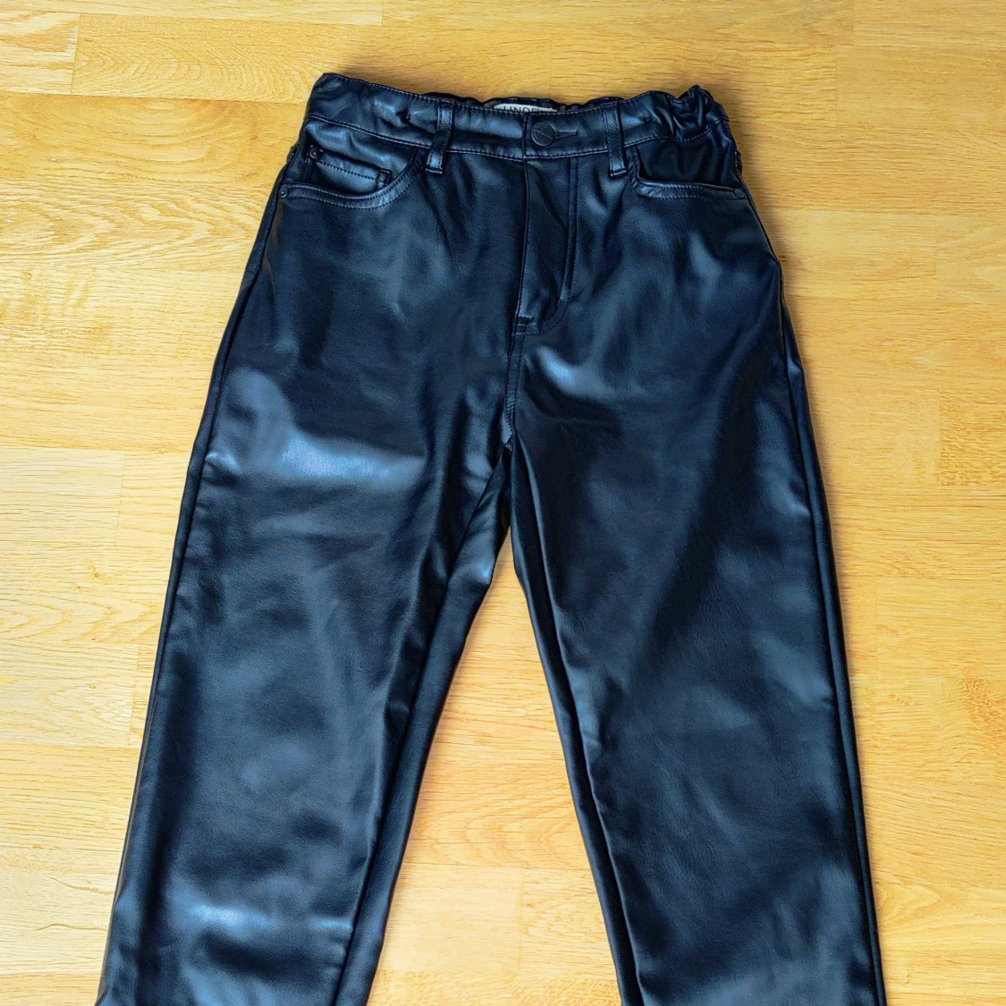 Svarta skinn byxor 