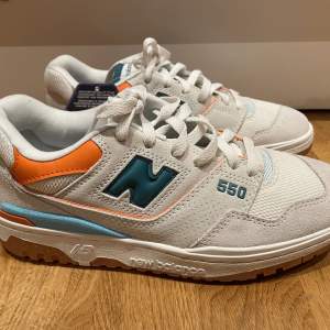 Helt oanvända New Balance 550🤍🧡