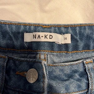 Jeansshorts na-kd - Blå jeansshorts från na-kd i storlek 34