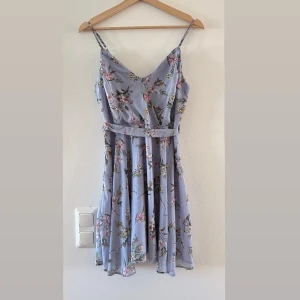 Floral dress - Floral dress from Primark  Size: M (38) Worn once 