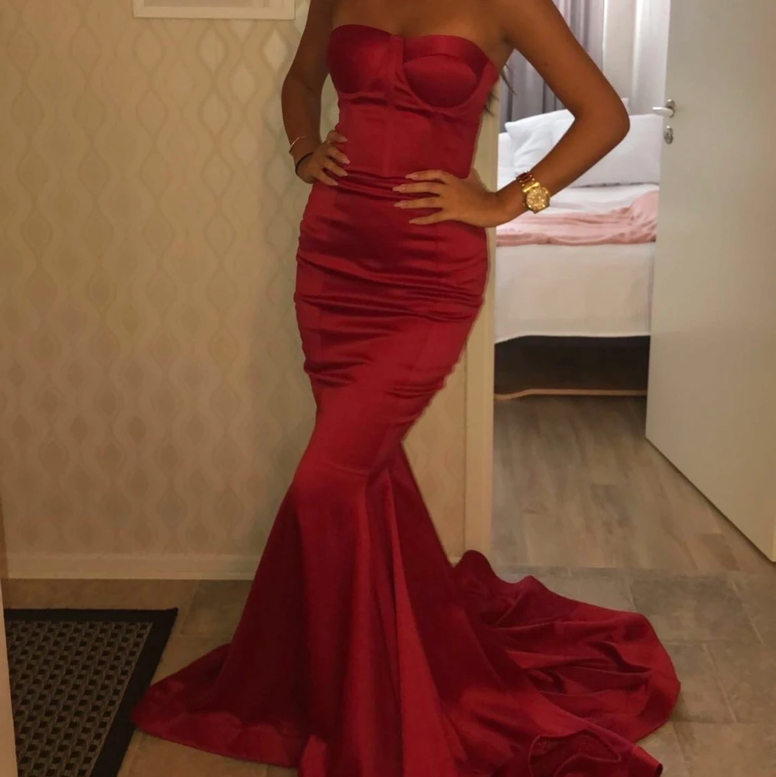 Skräddarsyd balklänning i Satin