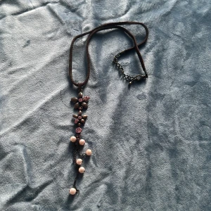 Örhängen och halsband ingår - Smycken för 50kr 