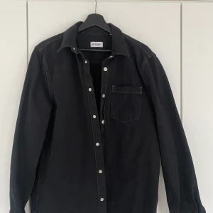 Weekday jeansjacka strl L - Knappt använd