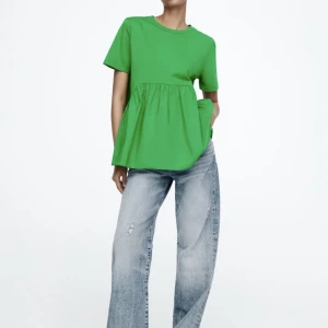 Zara grön tröja  - Säljer min gröna zara tröja. Använd en gång när den testades 💕